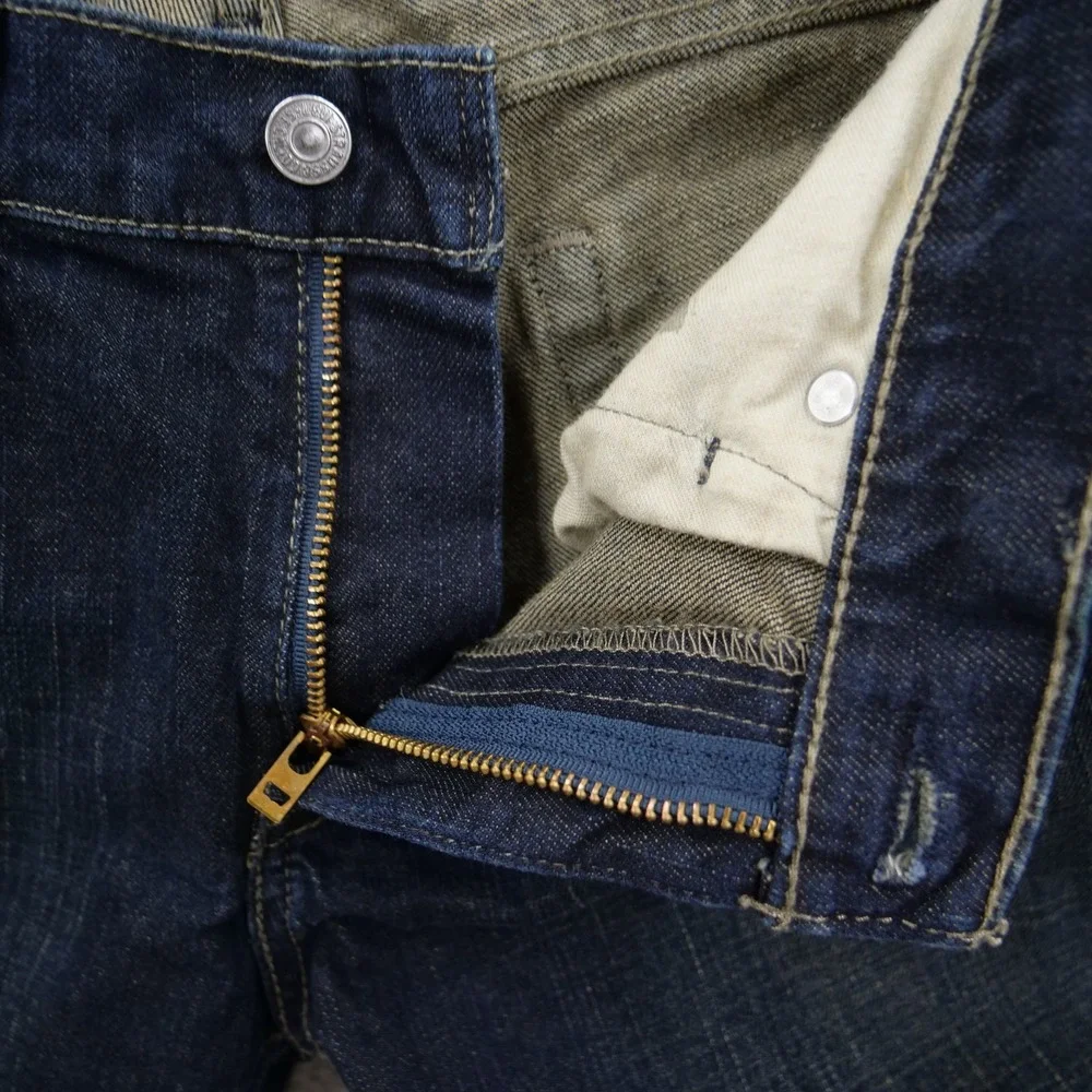 Levis gently pre